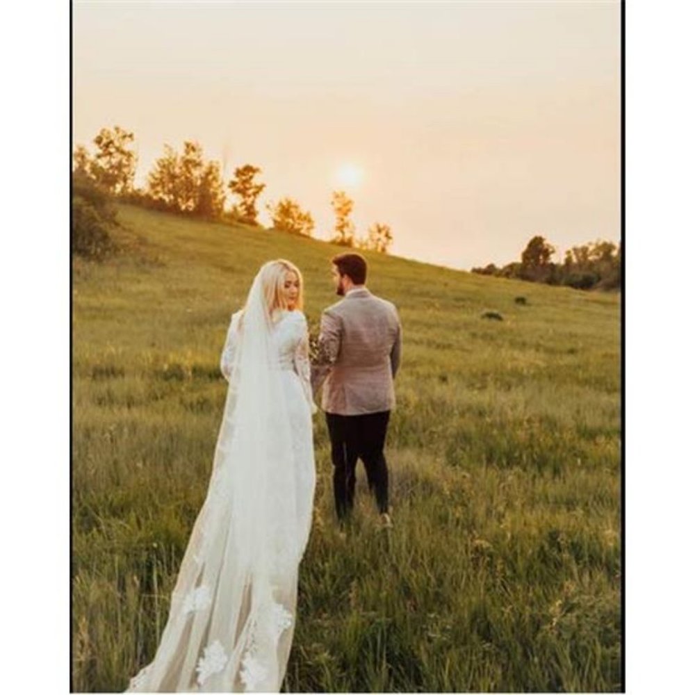 Wedding Lace Veil Floral Long Veil Soft Tulle Bridal Veils w/ Comb 118" (Ivory) - Picture 4 of 7